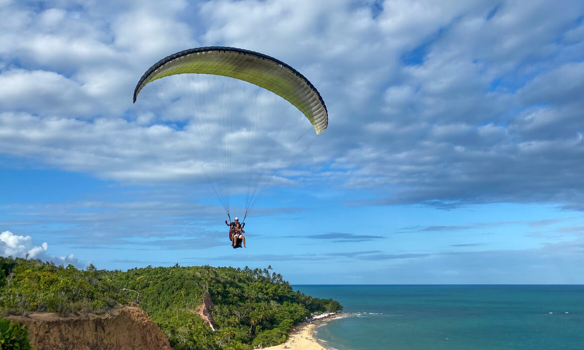 Voo de Parapente em Arraial d'Ajuda